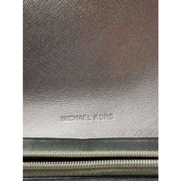 Michael Kors Metallic Silver Clutch Wallet*Jet Set Large Carryall Trifold* - Picture 14 of 14